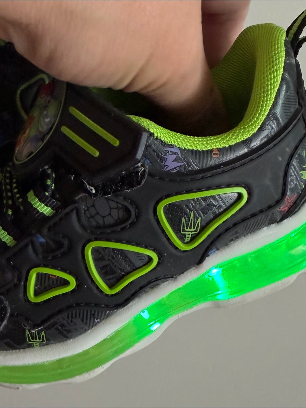 Kids Black & Neon Green Ninja Turtles Light-Up Sneakers Toddler 6 - Picture 7 of 9